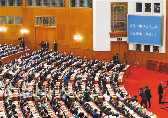 第十三届全国人民代表大会第三次会议在北京人民大会堂闭幕