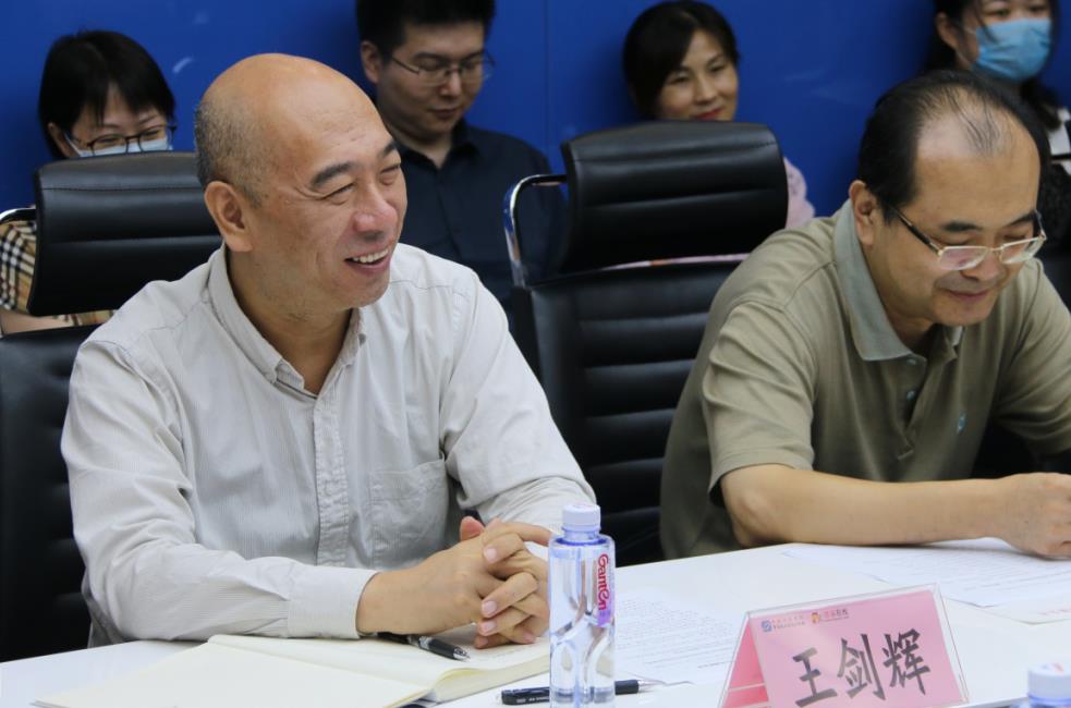 中国出版集团党组副书记、总经理黄志坚同志一行莅临法宣在线调研指导党建工作 中国出版集团党组副书记、总经理黄志坚同志一行莅临法宣在线调研指导党建工作